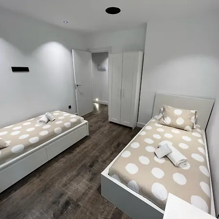 Daire Apartamenticos El Tubo I